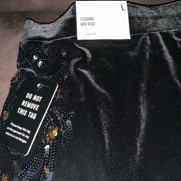 Express Black velvet feel leggings - Picture 2 of 3